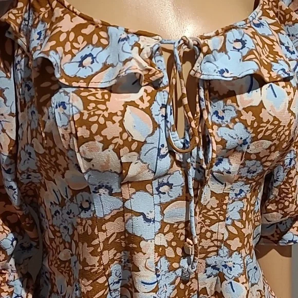 Free People -  Ruffled Sleeve & Neckline Blouse 100% Viscose zipper - Picture 8 of 16